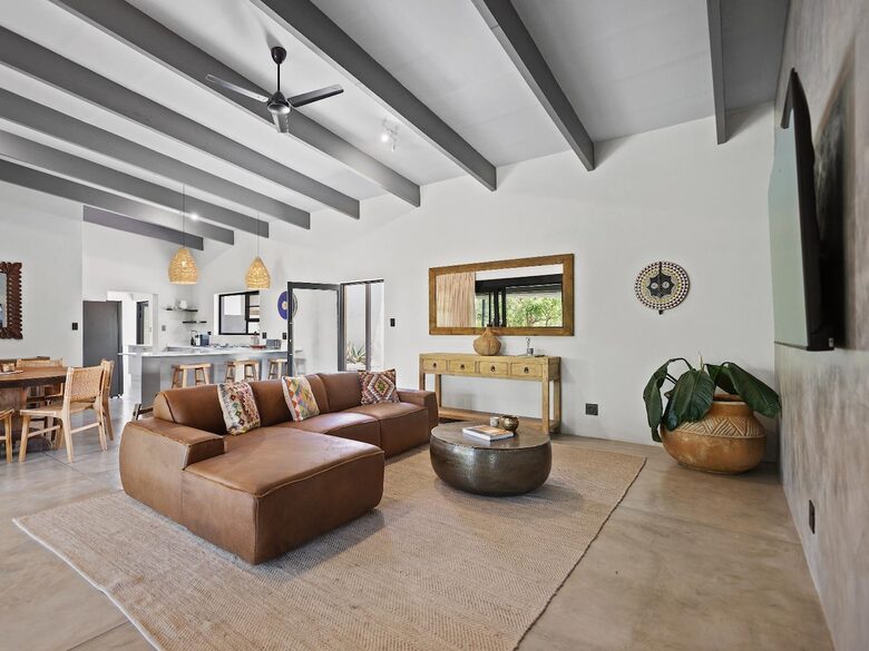 The Bush Den - Hoedspruit, South Africa