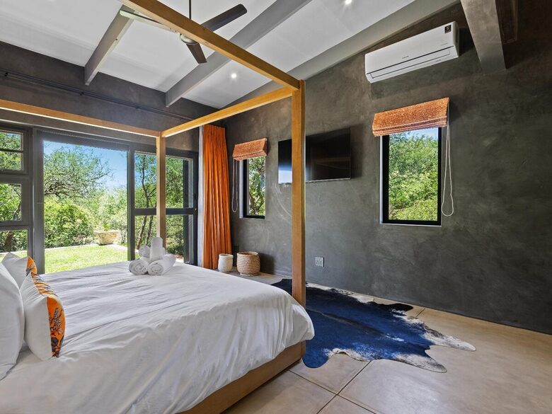 The Bush Den - Hoedspruit, South Africa