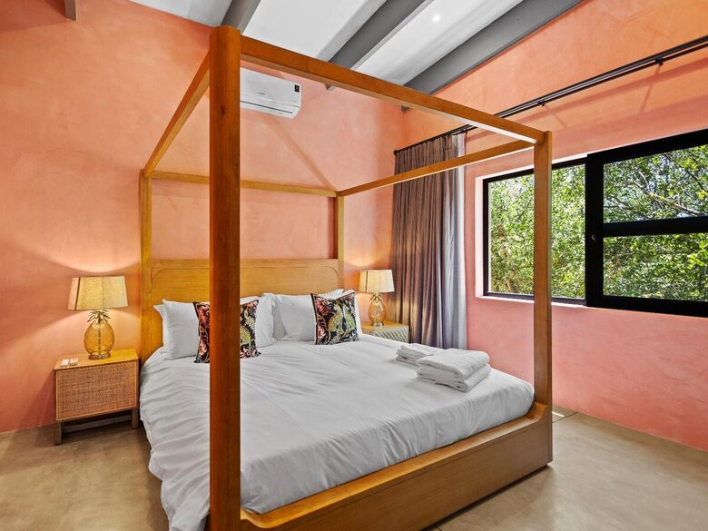 The Bush Den - Hoedspruit, South Africa