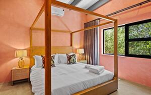 The Bush Den - Hoedspruit, South Africa