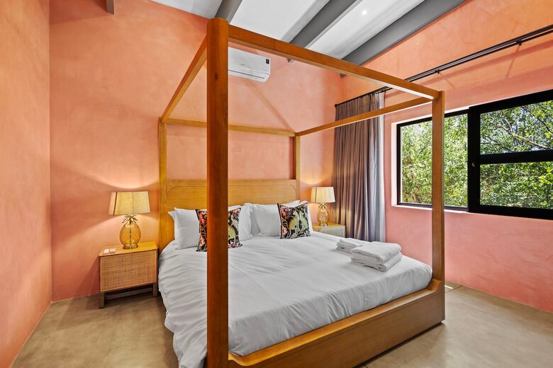 The Bush Den - Hoedspruit, South Africa