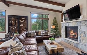 Five-Bedroom Alpine Escape with Forest Views & Resort Amenities - Silverthorne, Colorado