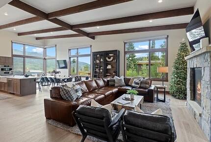 Five-Bedroom Alpine Escape with Forest Views & Resort Amenities - Silverthorne, Colorado