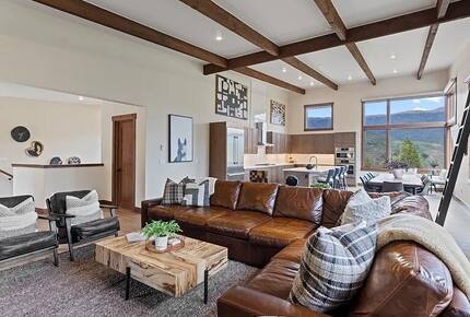 Five-Bedroom Alpine Escape with Forest Views & Resort Amenities - Silverthorne, Colorado