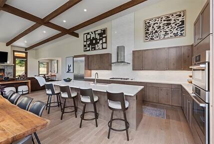 Five-Bedroom Alpine Escape with Forest Views & Resort Amenities - Silverthorne, Colorado