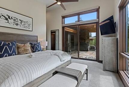 Five-Bedroom Alpine Escape with Forest Views & Resort Amenities - Silverthorne, Colorado