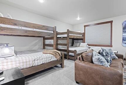 Five-Bedroom Alpine Escape with Forest Views & Resort Amenities - Silverthorne, Colorado