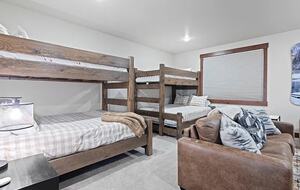 Five-Bedroom Alpine Escape with Forest Views & Resort Amenities - Silverthorne, Colorado