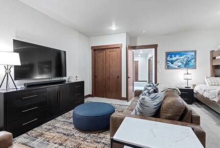 Five-Bedroom Alpine Escape with Forest Views & Resort Amenities - Silverthorne, Colorado