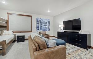 Five-Bedroom Alpine Escape with Forest Views & Resort Amenities - Silverthorne, Colorado