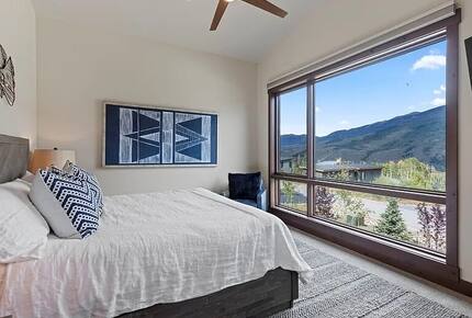 Five-Bedroom Alpine Escape with Forest Views & Resort Amenities - Silverthorne, Colorado