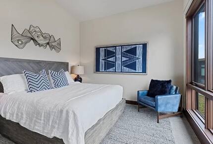 Five-Bedroom Alpine Escape with Forest Views & Resort Amenities - Silverthorne, Colorado