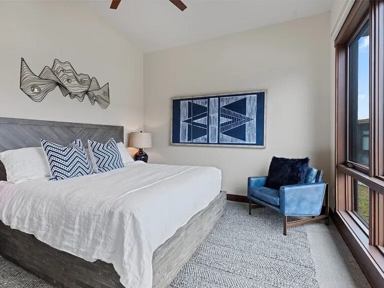 Five-Bedroom Alpine Escape with Forest Views & Resort Amenities - Silverthorne, Colorado