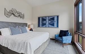 Five-Bedroom Alpine Escape with Forest Views & Resort Amenities - Silverthorne, Colorado