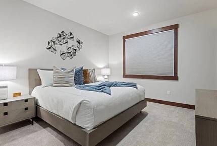 Five-Bedroom Alpine Escape with Forest Views & Resort Amenities - Silverthorne, Colorado