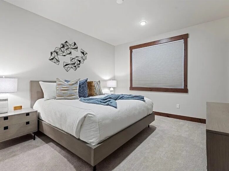 Five-Bedroom Alpine Escape with Forest Views & Resort Amenities - Silverthorne, Colorado