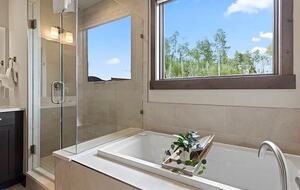 Five-Bedroom Alpine Escape with Forest Views & Resort Amenities - Silverthorne, Colorado