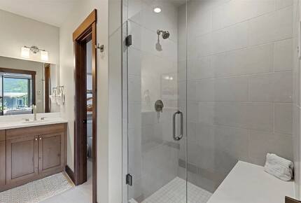 Five-Bedroom Alpine Escape with Forest Views & Resort Amenities - Silverthorne, Colorado