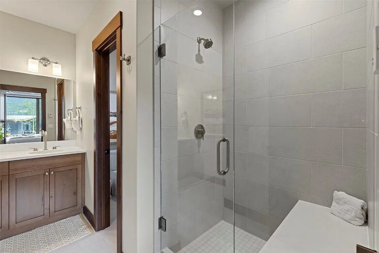 Five-Bedroom Alpine Escape with Forest Views & Resort Amenities - Silverthorne, Colorado