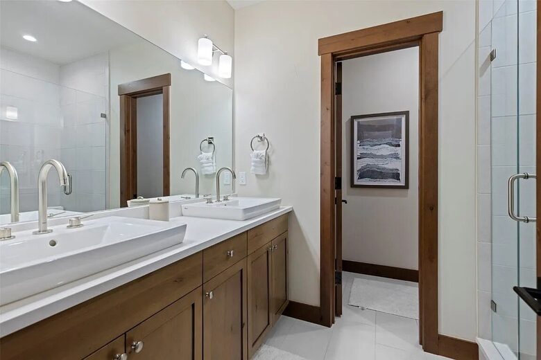 Five-Bedroom Alpine Escape with Forest Views & Resort Amenities - Silverthorne, Colorado