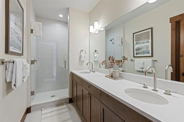 Five-Bedroom Alpine Escape with Forest Views & Resort Amenities - Silverthorne, Colorado