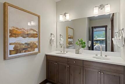 Five-Bedroom Alpine Escape with Forest Views & Resort Amenities - Silverthorne, Colorado