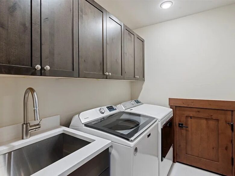 Five-Bedroom Alpine Escape with Forest Views & Resort Amenities - Silverthorne, Colorado