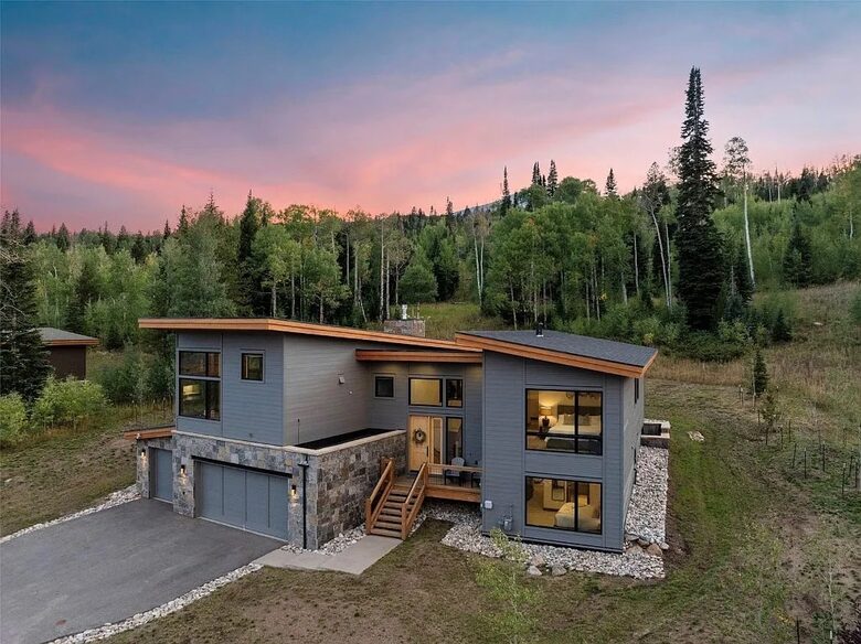 Five-Bedroom Alpine Escape with Forest Views & Resort Amenities - Silverthorne, Colorado