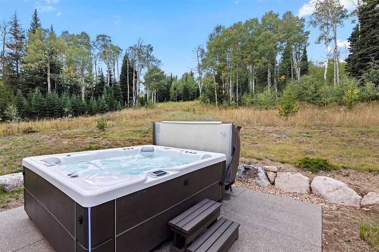 Five-Bedroom Alpine Escape with Forest Views & Resort Amenities - Silverthorne, Colorado