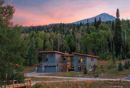 Five-Bedroom Alpine Escape with Forest Views & Resort Amenities - Silverthorne, Colorado
