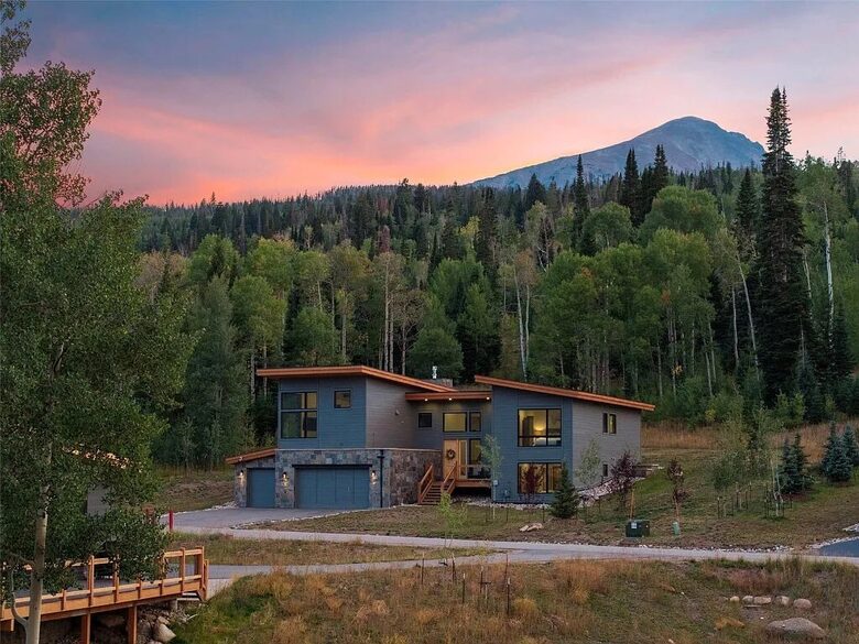 Five-Bedroom Alpine Escape with Forest Views & Resort Amenities - Silverthorne, Colorado