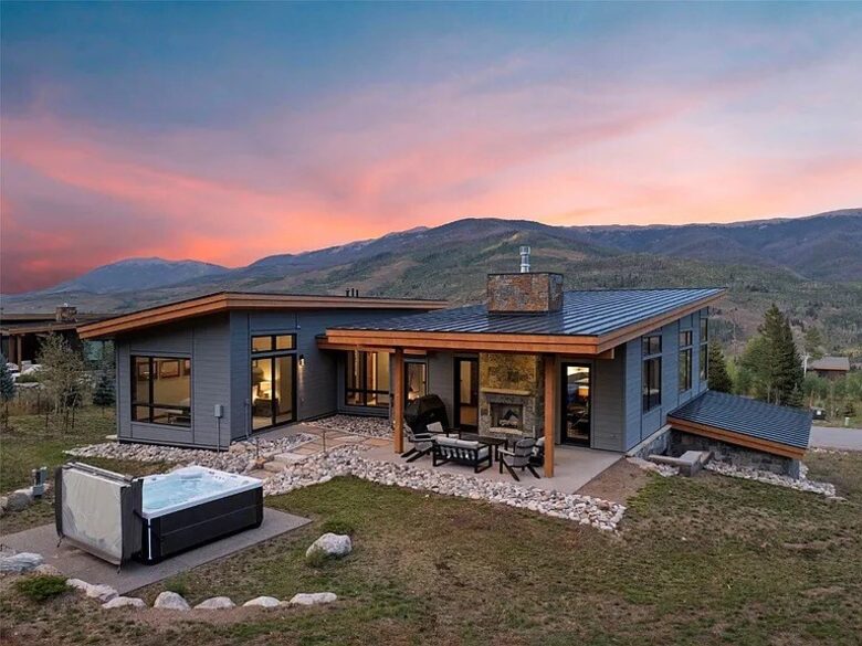 Five-Bedroom Alpine Escape with Forest Views & Resort Amenities - Silverthorne, Colorado