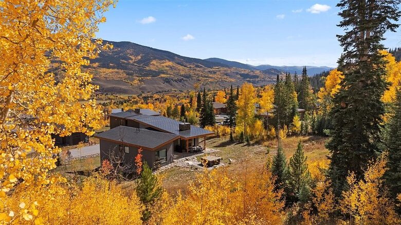 Five-Bedroom Alpine Escape with Forest Views & Resort Amenities - Silverthorne, Colorado