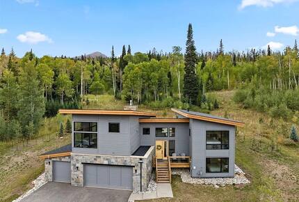 Five-Bedroom Alpine Escape with Forest Views & Resort Amenities - Silverthorne, Colorado
