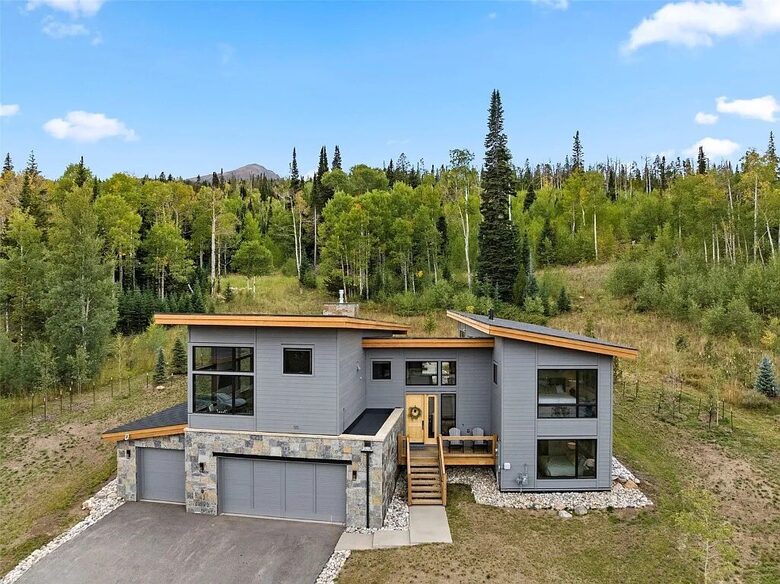 Five-Bedroom Alpine Escape with Forest Views & Resort Amenities - Silverthorne, Colorado
