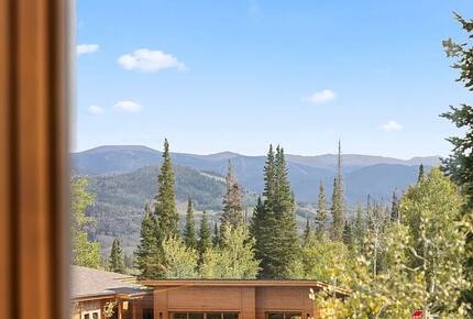Five-Bedroom Alpine Escape with Forest Views & Resort Amenities - Silverthorne, Colorado