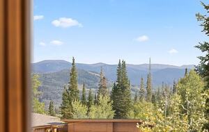 Five-Bedroom Alpine Escape with Forest Views & Resort Amenities - Silverthorne, Colorado