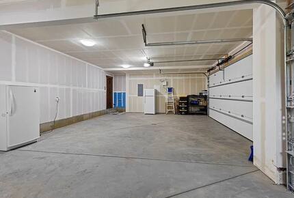 Five-Bedroom Alpine Escape with Forest Views & Resort Amenities - Silverthorne, Colorado