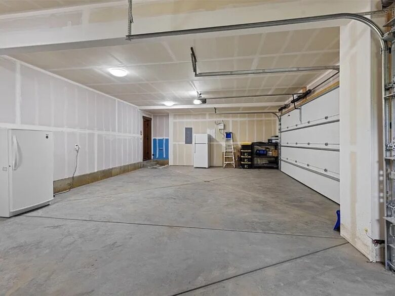 Five-Bedroom Alpine Escape with Forest Views & Resort Amenities - Silverthorne, Colorado