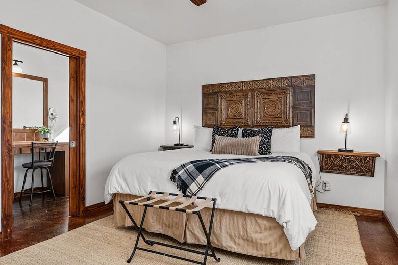 Rustic-Luxury Farmhouse Minutes from Fredericksburg Main Street - Fredericksburg, Texas