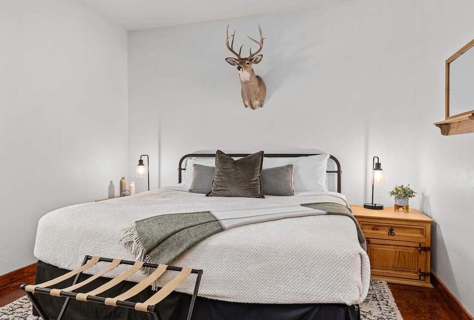 Rustic-Luxury Farmhouse Minutes from Fredericksburg Main Street - Fredericksburg, Texas