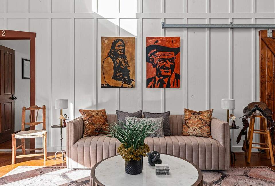 Rustic-Luxury Farmhouse Minutes from Fredericksburg Main Street - Fredericksburg, Texas