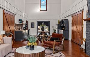 Rustic-Luxury Farmhouse Minutes from Fredericksburg Main Street - Fredericksburg, Texas