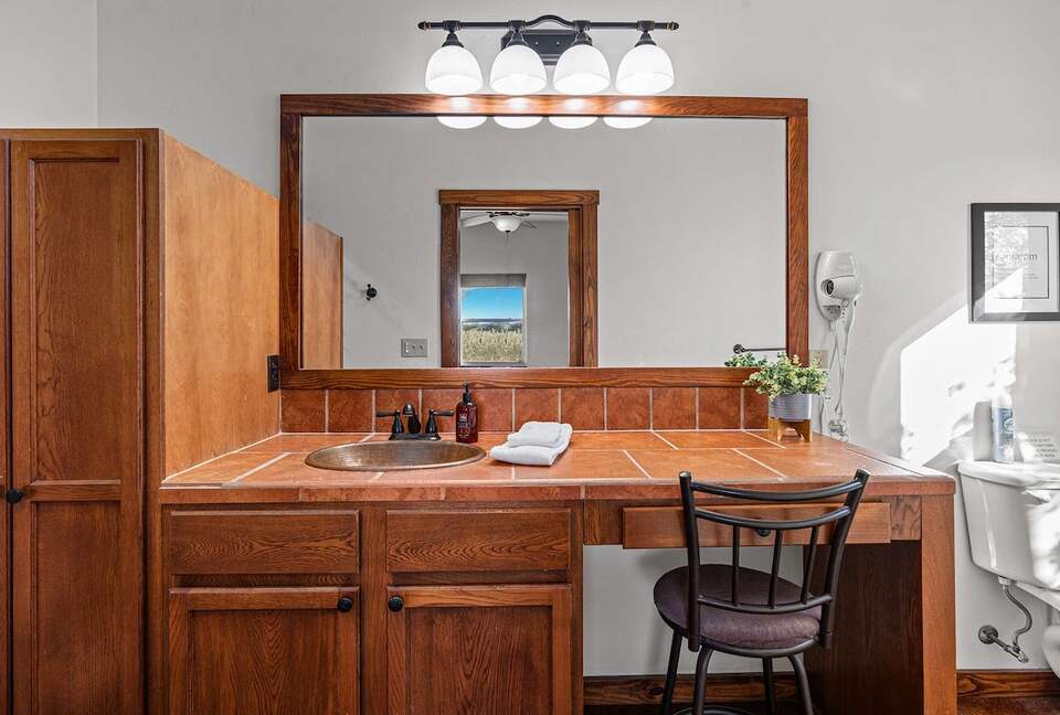 Rustic-Luxury Farmhouse Minutes from Fredericksburg Main Street - Fredericksburg, Texas