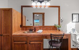 Rustic-Luxury Farmhouse Minutes from Fredericksburg Main Street - Fredericksburg, Texas