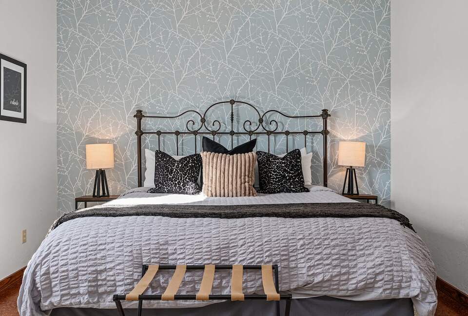 Rustic-Luxury Farmhouse Minutes from Fredericksburg Main Street - Fredericksburg, Texas