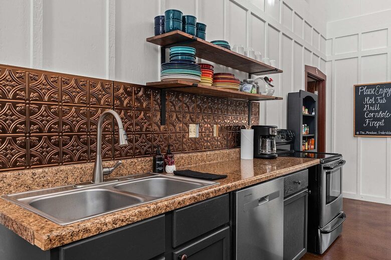 Rustic-Luxury Farmhouse Minutes from Fredericksburg Main Street - Fredericksburg, Texas