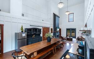 Rustic-Luxury Farmhouse Minutes from Fredericksburg Main Street - Fredericksburg, Texas