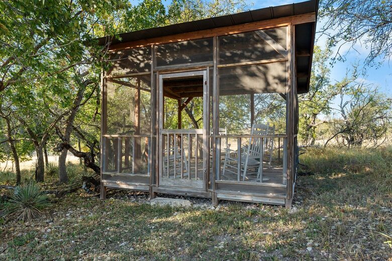 Rustic-Luxury Farmhouse Minutes from Fredericksburg Main Street - Fredericksburg, Texas