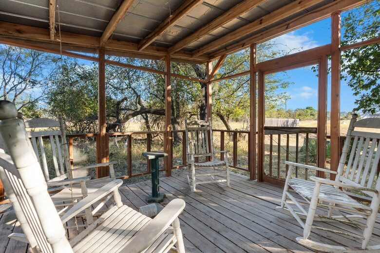 Rustic-Luxury Farmhouse Minutes from Fredericksburg Main Street - Fredericksburg, Texas